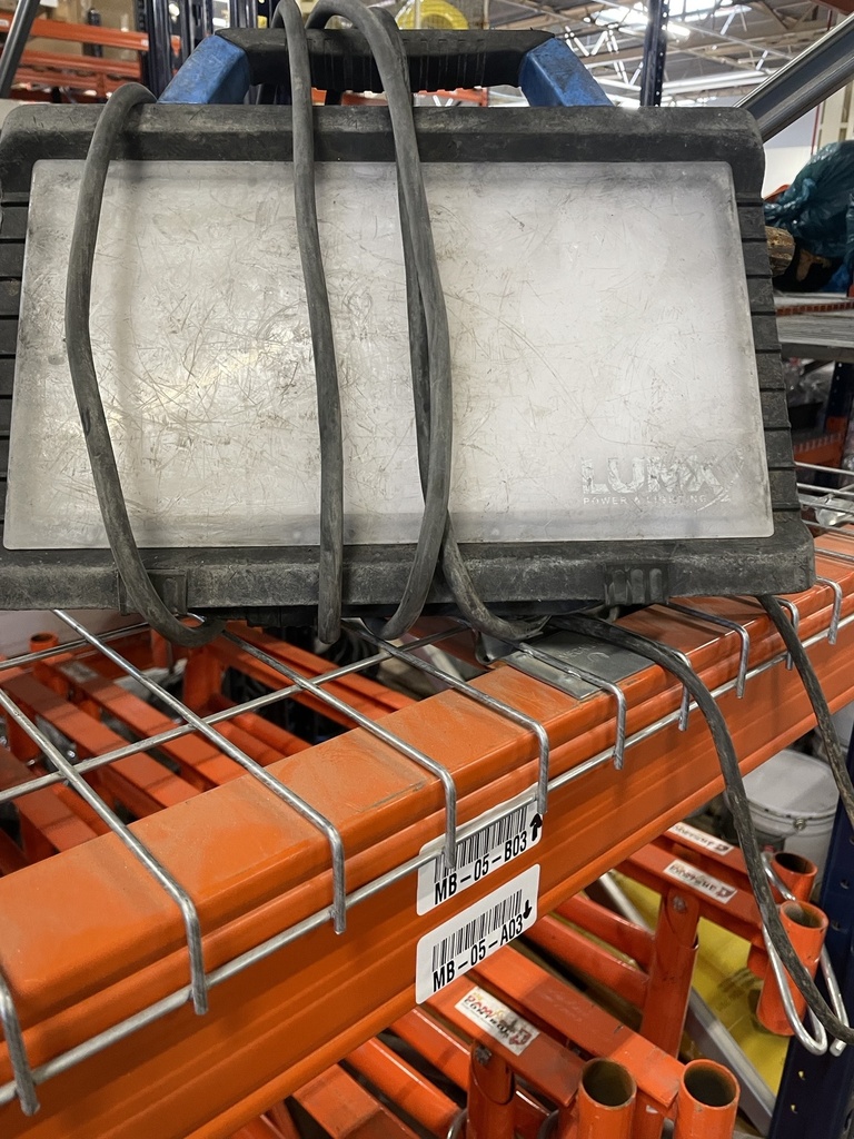 PHARE DE CHANTIER SUR ACCU AVEC CHARGEUR (copie)